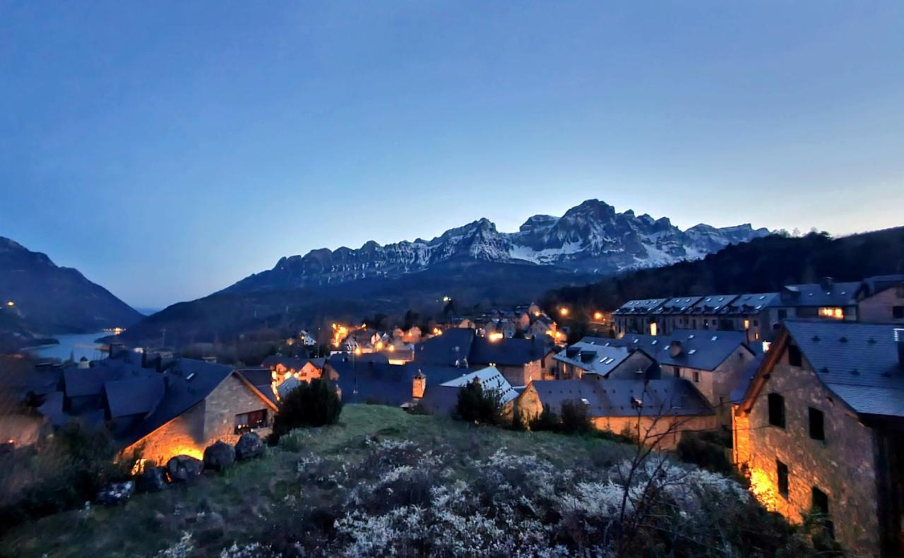 Valtrama Suite Tramacastilla de Tena Bagian luar foto